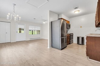 15 Yorkshire Ct in Manchester Township, NJ - Foto de edificio - Building Photo