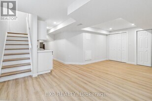 397 Scott Blvd in Milton, ON - Building Photo