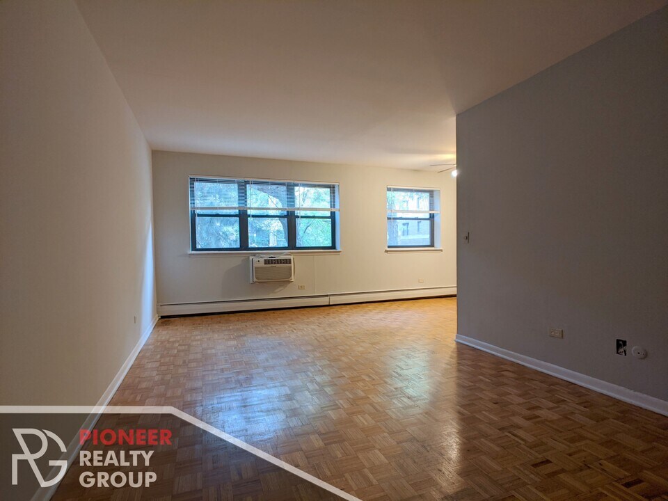 502 W Briar Pl, Unit 510-201 in Chicago, IL - Foto de edificio