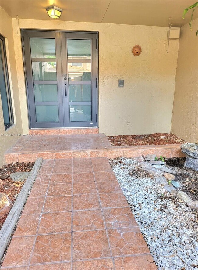 19530 Cypress Ct in Hialeah, FL - Building Photo - Building Photo