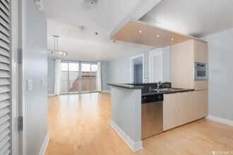 229 Brannan St in San Francisco, CA - Building Photo - Building Photo