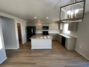 1725 SW Miner St in Mountain Home, ID - Foto de edificio - Building Photo