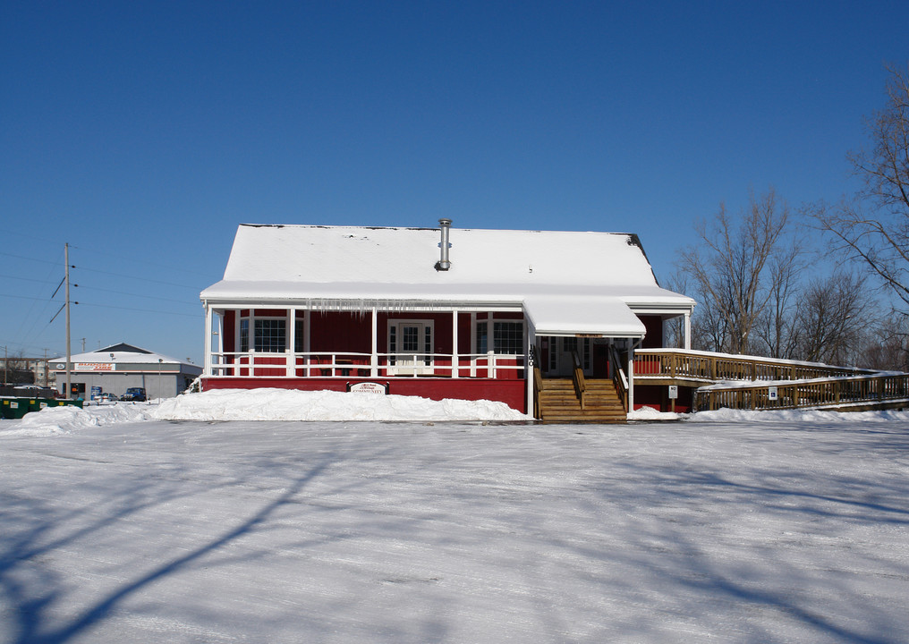 Mill Pond Village MHC in Lansing, MI - Building Photo