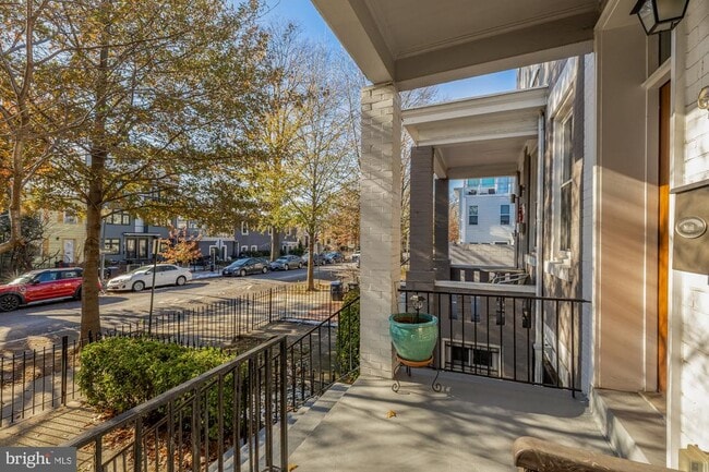 property at 912 I St NE