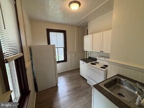 146 S Duke St-Unit -1ST FLOOR REAR in York, PA - Building Photo - Building Photo