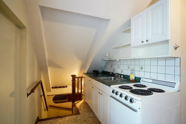 24 Oak Square Ave, Unit 1 in Boston, MA - Foto de edificio - Building Photo