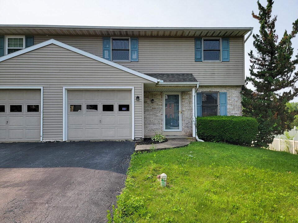 160 Tom Ave in Ephrata, PA - Building Photo