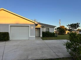 531 SE 5th Pl in Cape Coral, FL - Building Photo