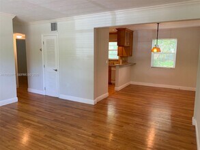 7840 SW 55th Ave in Miami, FL - Building Photo - Building Photo