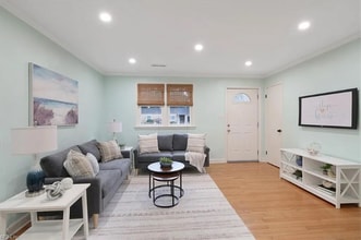 2246 Oak St in Virginia Beach, VA - Foto de edificio - Building Photo