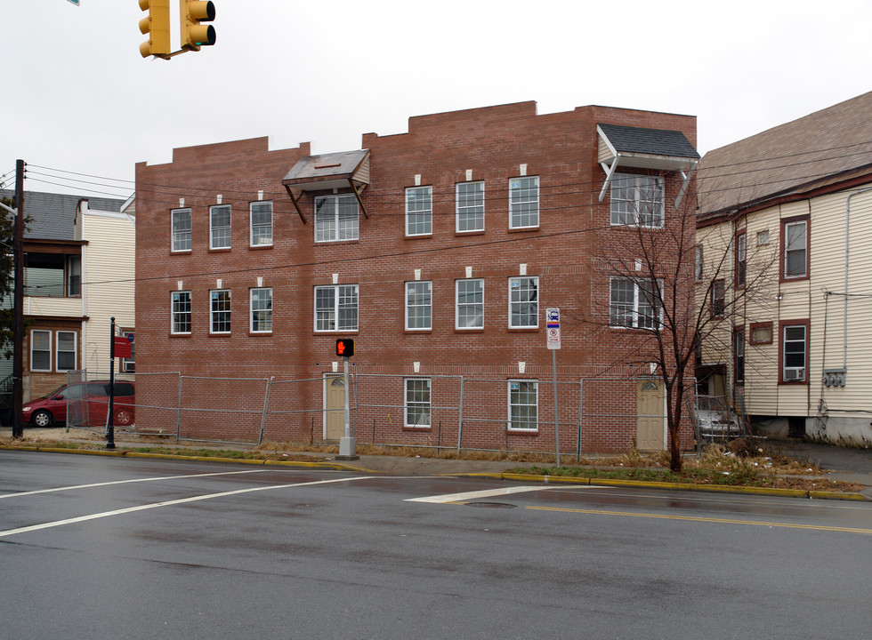 1884 John F Kennedy Blvd in Jersey City, NJ - Building Photo