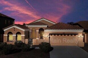 2070 E Indigo Dr in Chandler, AZ - Building Photo