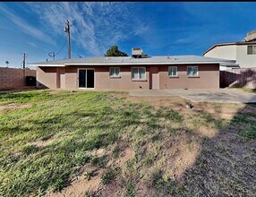 2711 N 27th St in Phoenix, AZ - Foto de edificio - Building Photo