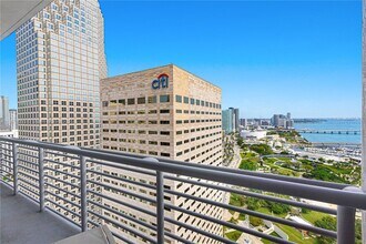 325 S Biscayne Blvd in Miami, FL - Building Photo - Building Photo