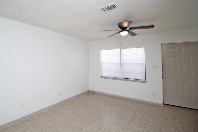 4964 W Spencer Field Rd in Pace, FL - Building Photo - Building Photo