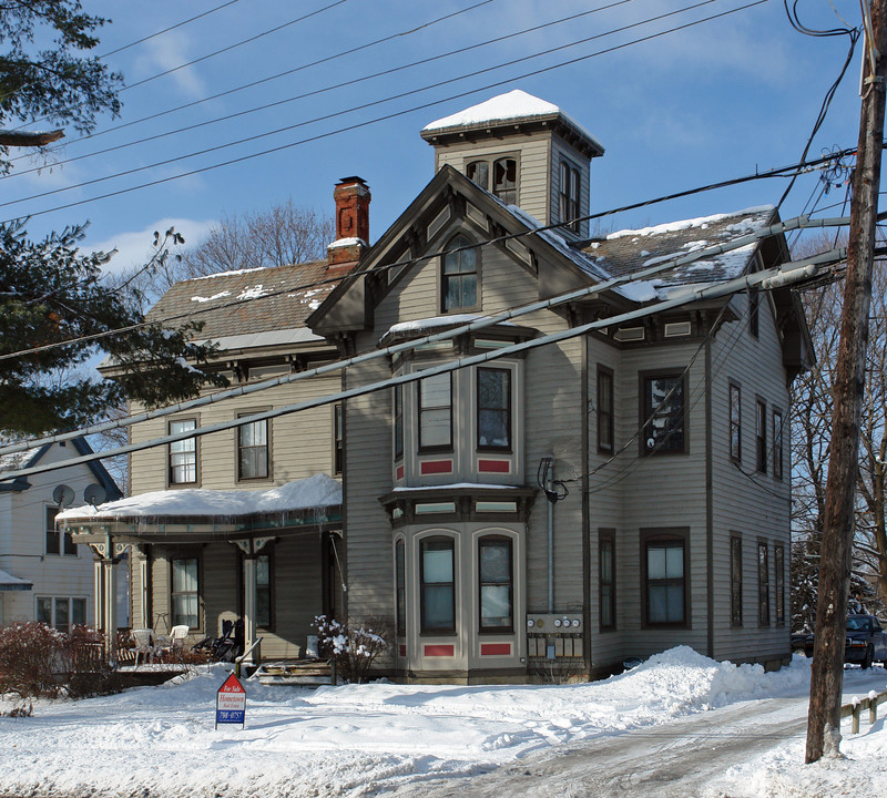 227 Broadway in Fort Edward, NY - Foto de edificio