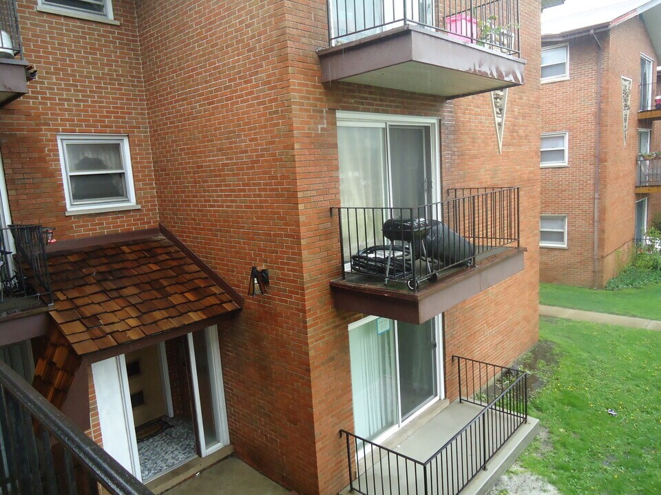 7323 W 79th St in Bridgeview, IL - Building Photo