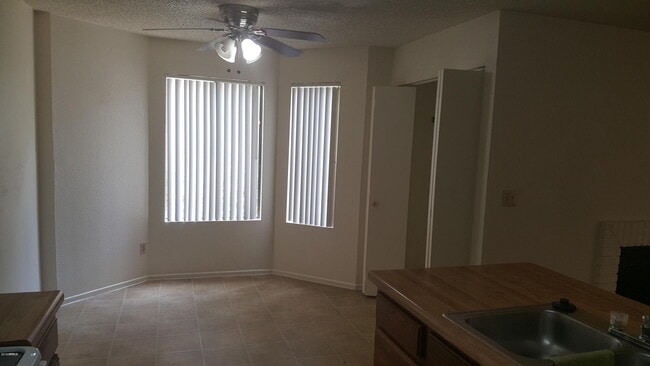 5236 W Peoria Ave-Unit -201 in Glendale, AZ - Building Photo - Building Photo