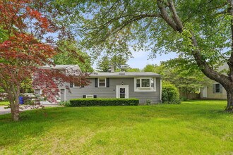 44 Simsbury Manor Dr in Simsbury, CT - Building Photo - Building Photo