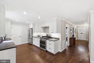 8436 Burning Tree Rd in Bethesda, MD - Building Photo - Building Photo