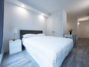 433 W 53rd St in New York, NY - Building Photo - Building Photo