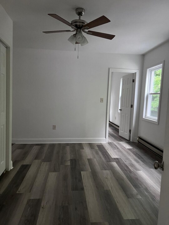 400 N Woodstock Rd in Southbridge, MA - Building Photo