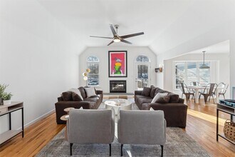 14 Hildreth Rd in Hampton Bays, NY - Building Photo - Building Photo