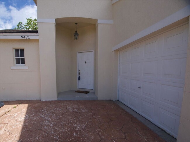 9471 NW 52nd St in Sunrise, FL - Foto de edificio - Building Photo