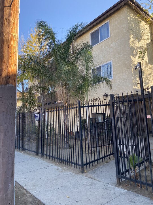 15240 Nordhoff St, Unit 9 in Los Angeles, CA - Foto de edificio