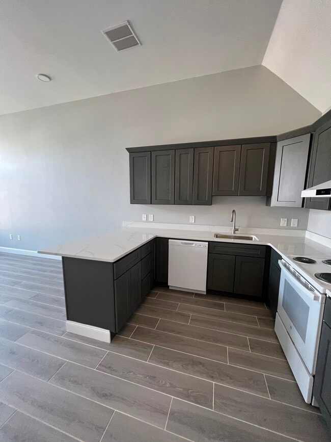 55 Brighton St in Belmont, MA - Foto de edificio - Building Photo