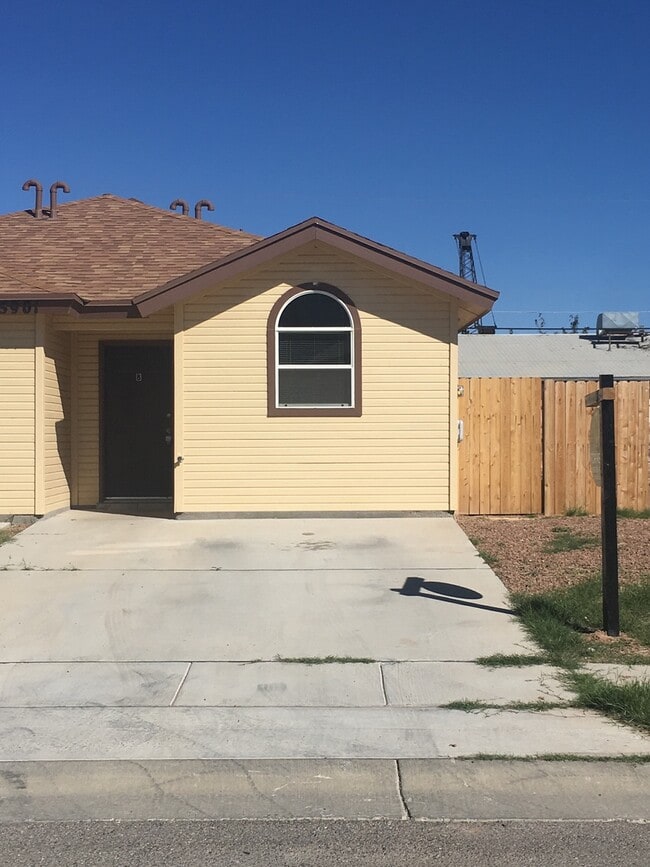 property at 5901 Cielo Del Rey Pl