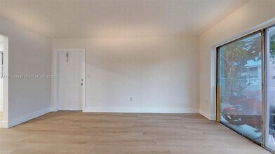 567 SW 3rd St in Miami, FL - Foto de edificio - Building Photo