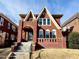 666 Lindell Ave in Louisville, KY - Building Photo