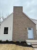 1500 W Meadowmere St in Springfield, MO - Building Photo