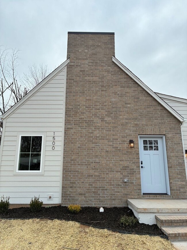 property at 1500 W Meadowmere St