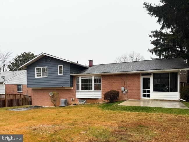 12826 Camellia Dr in Silver Spring, MD - Foto de edificio - Building Photo