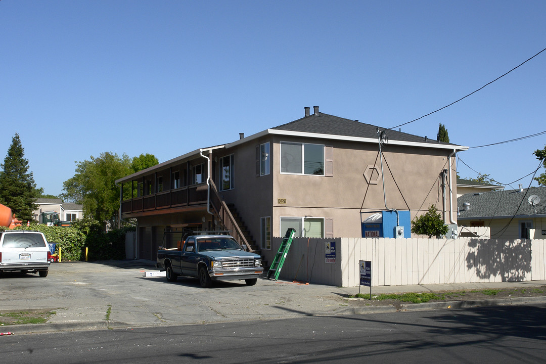 627 Manzanita St in Redwood City, CA - Building Photo