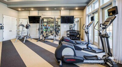 1000 Central Ave, Unit A5 in Charlotte, NC - Building Photo - Building Photo