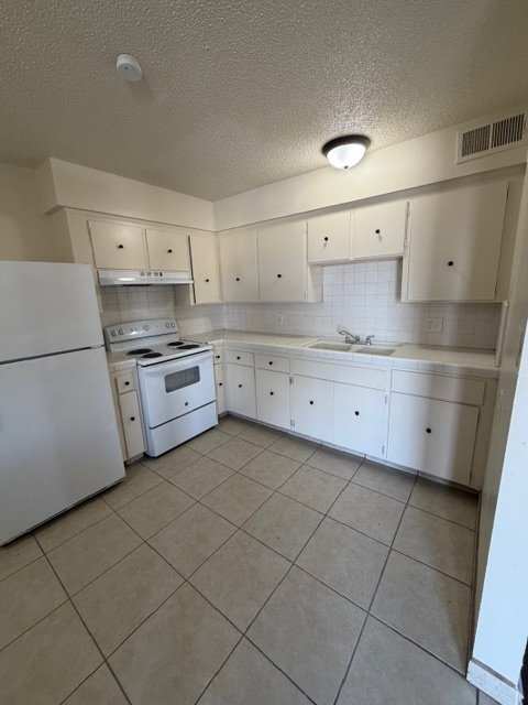 3044 N Fruit Ave, Unit Fruit #P