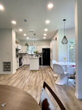 1600 Canyon Edge Dr in Austin, TX - Foto de edificio - Building Photo