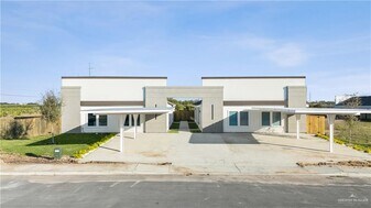 21 N Abesam Ave in Edinburg, TX - Building Photo