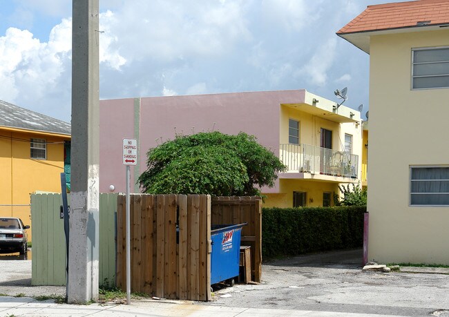 461 SW 7th St in Miami, FL - Building Photo - Building Photo