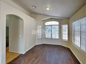 15585 N Gil Balcome in Surprise, AZ - Foto de edificio - Building Photo