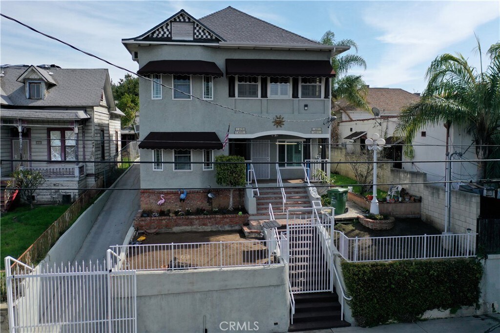 1423 Pleasant Ave in Los Angeles, CA - Building Photo