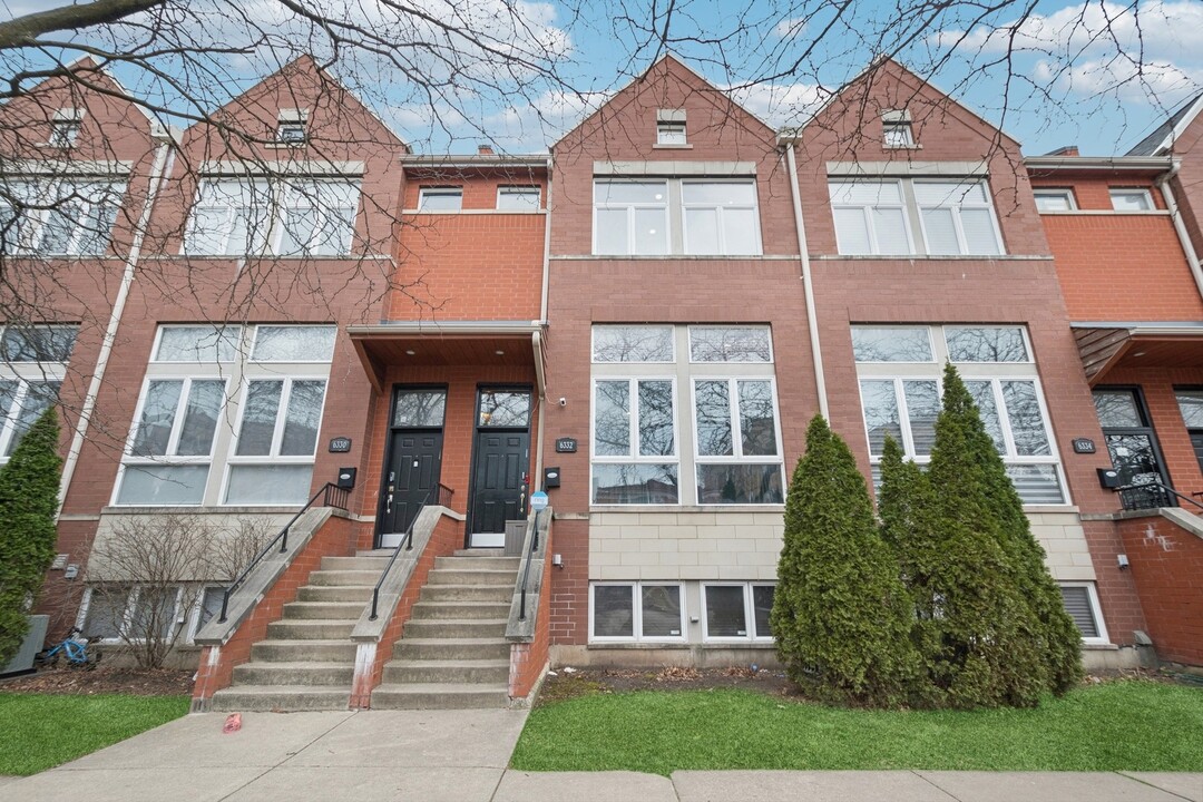 6332 N Sacramento Ave in Chicago, IL - Building Photo