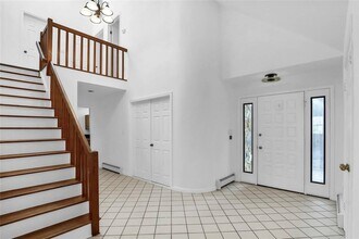 11 Overlook Way in East Setauket, NY - Building Photo - Building Photo