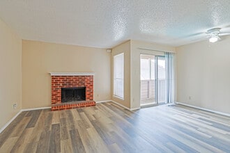 Cherry Creek Crossing Apartments in Austin, TX - Building Photo - Interior Photo