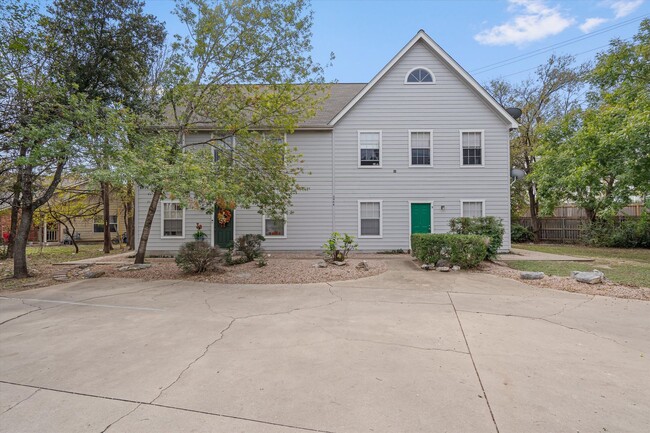 property at 2908 Whisper Oaks Ln