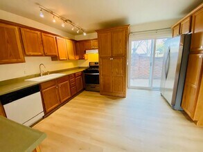 5085 N Wishon Ave in Fresno, CA - Foto de edificio - Building Photo