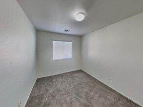 9274 Hollander Ave in Las Vegas, NV - Building Photo - Building Photo